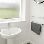 Spacious 3-bed Near Avonmouth & M5, -ideal For Contractors And Work Bristol