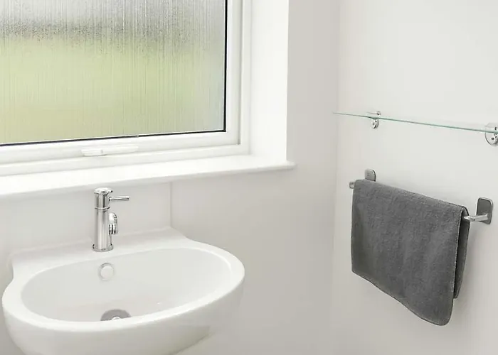 Spacious 3-bed Near Avonmouth & M5, -ideal For Contractors And Work Μπρίστολ